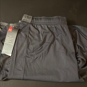 Under Armour Men's Heatgear loose fit shorts